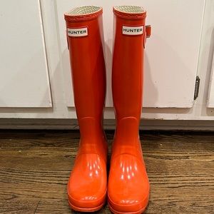 Size 38 tall glossy tomato red hunter rain boots